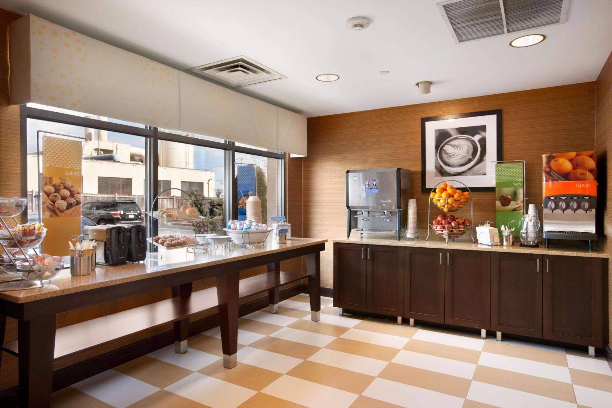 Hampton Inn Boston/Braintree Exterior photo